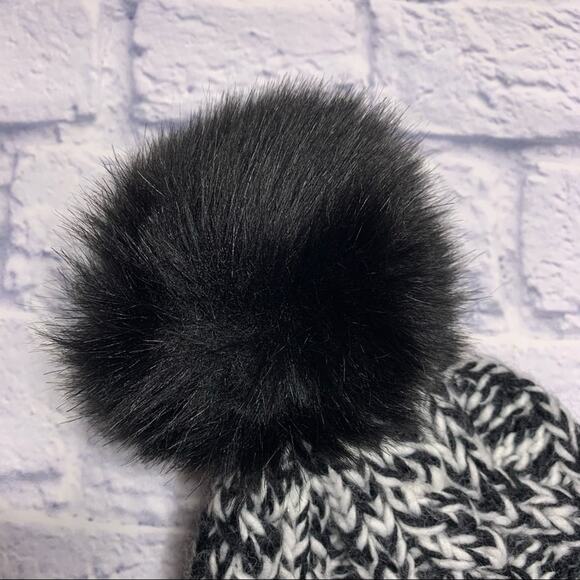 Kyi Kyi Canada Wool Blend Pompom Hat in Black/White - Picture 3 of 6
